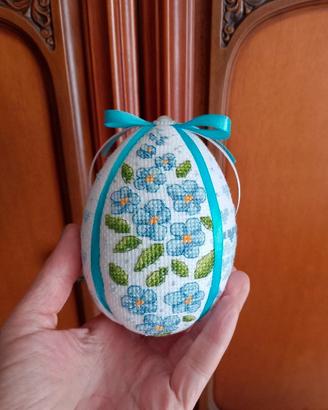 Uovo di Pasqua ricamato a mano punto croce 