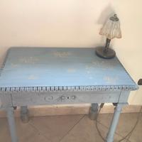 Scrivania in legno dipinta a mano stile shabby chi