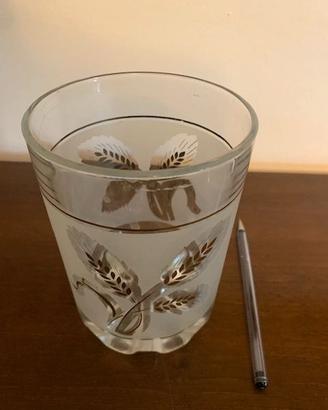 1 vaso (bicchiere grande) in vetro con decori
