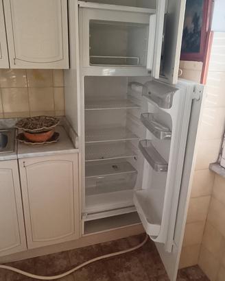 Cucina e tavolo 