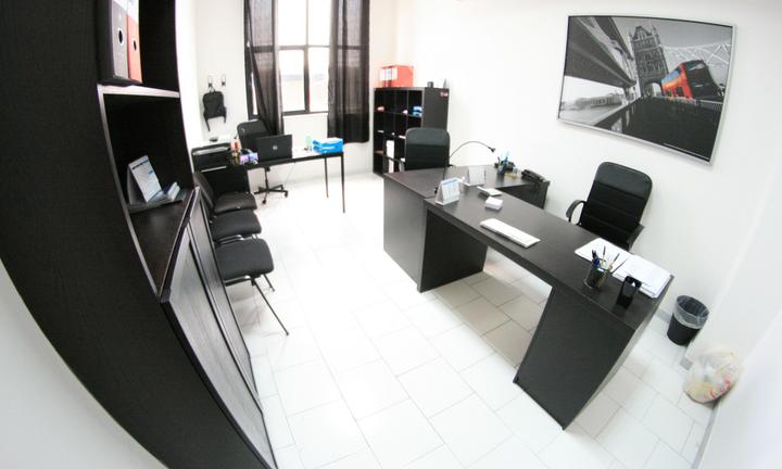 Ufficio arredato internet vigilanza posti auto