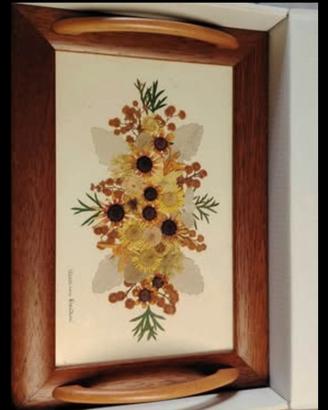 Vassoio artigianale con fiori secchi