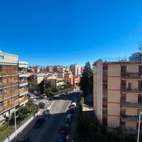 Luminoso e panoramico pentavano con ascensore