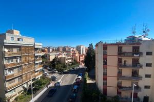 Luminoso e panoramico pentavano con ascensore