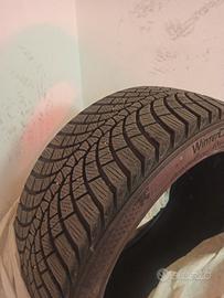 Pneumatici invernali Kumho Wintercraft 235/40 R18
