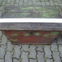 Cassa in pino tipo madia con serratura e chiave or