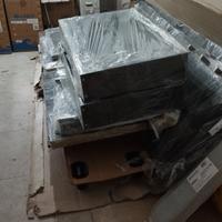 Armadio colore nero completo e possibilità di mont