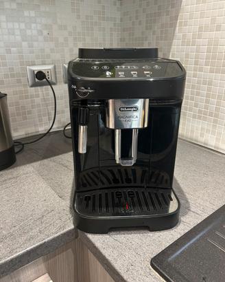 Macchina del caffè De Longhi Magnifica evo