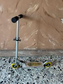 Monopattino Reptor per bambini giallo nero argento