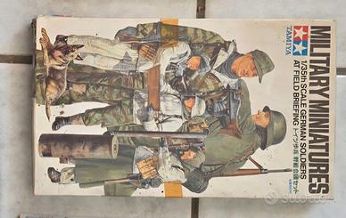 Tamiya German Soldiers at Field Briefing 1/35