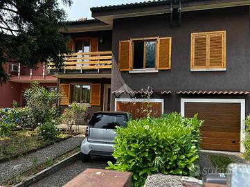 VILLA A SCHIERA A BUSSERO