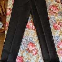 Pantaloni da uomo colore marrone.