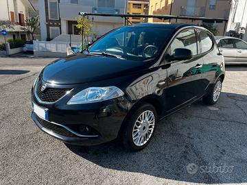 Lancia Ypsilon 1.2 69 CV 5 porte Gold