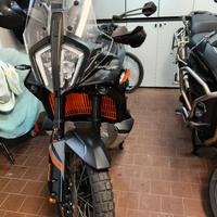 Moto KTM 890 adventure