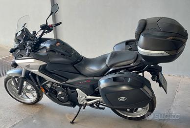NC750X DCT 40KW TRIS RIGIDO GIVI E ALTRI ACCESSORI