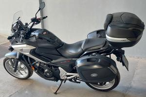 NC750X DCT 40KW TRIS RIGIDO GIVI E ALTRI ACCESSORI