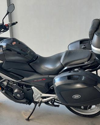 NC750X DCT 40KW TRIS RIGIDO GIVI E ALTRI ACCESSORI