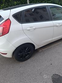 Ford Fiesta 2016 Black and white edition