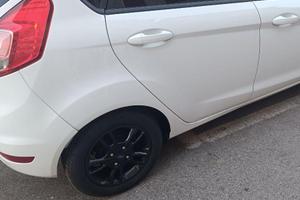 Ford Fiesta 2016 Black and white edition