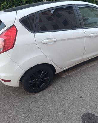 Ford Fiesta 2016 Black and white edition