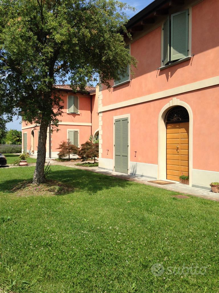 Villa plurifamiliare in Zona San Pellegrino/Canali - Vista 2