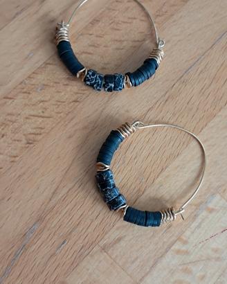 orecchini neri e dorati