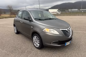 Lancia Ypsilon 1.2 69 CV 5 porte Gold