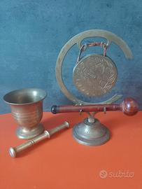 set vintage in ottone - mortaio e gong 