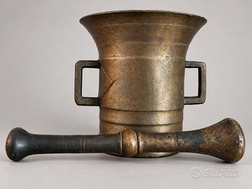 Antico mortaio vintage bronzo farmacia 