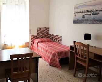 Stanza singola a studentessa universitaria