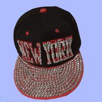 Cappellino New York con borchie