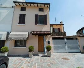 Elegante Casa Indipendente Ristrutturata - Medole