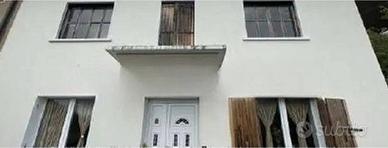 Casa indipendente a Vittorio Veneto, 6 locali