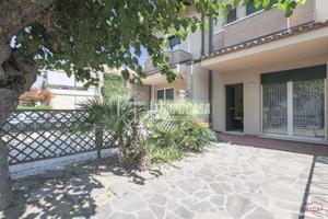 AMPIO BILOCALE CON INGRESSO INDIPENDENTE, CORTE PR