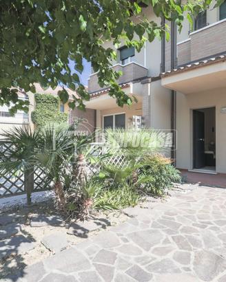 AMPIO BILOCALE CON INGRESSO INDIPENDENTE, CORTE PR