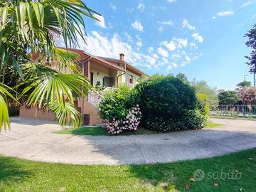 Casa tricamere con ampio giardino a pochi minut...
