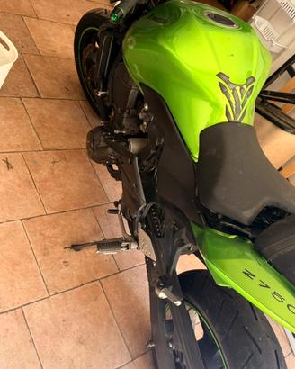 Kawasaki z750  (2014) solo 8000 km