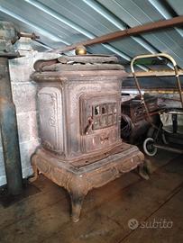 stufa a legna  in ghisa