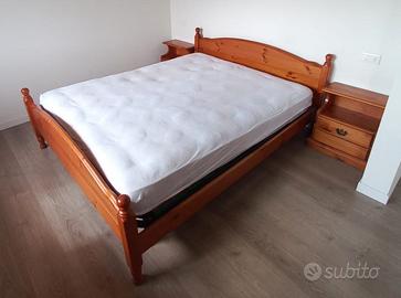 Letto matrimoniale in legno