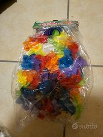 gonnellina e collane hawaiiane