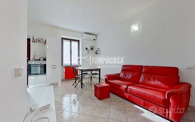 BILOCALE ARREDATO CON BALCONE IN CENTRO!!!