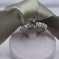 ANELLO ORO CUORE SMERALDO E DIAMANTI