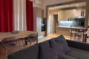 Ampio bivani più stanza per studio professionale