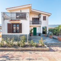 Pressi Altofonte Villa indipendente su 2 livelli