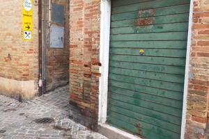 Negozio via falleroni