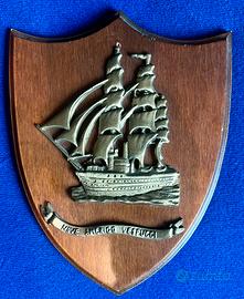 Crest in legno “Nave Amerigo Vespucci”