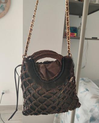 borsa da donna fatta interamente a mano 