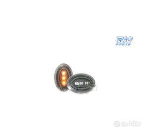 FRECCIE LATERALI PER MINI R55 R56 R57 06- LED NERE