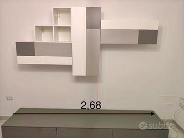 Asciugatrice, parete attrezzata e vasca da bagno