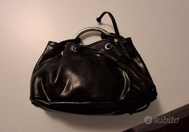 Borsetta Breil in pelle nera con bracciale Shake